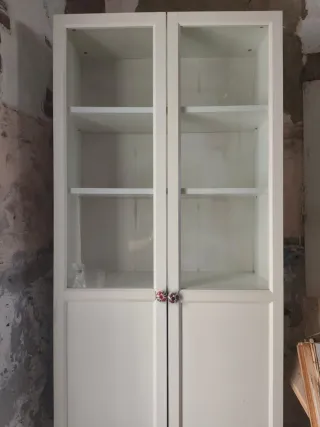 Vitrina blanca 2 puertas cristal