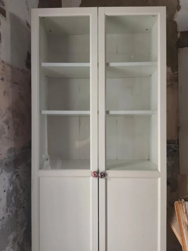 Vitrina blanca 2 puertas cristal