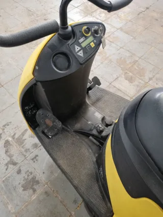 Barredora limpiadora de agua karcher