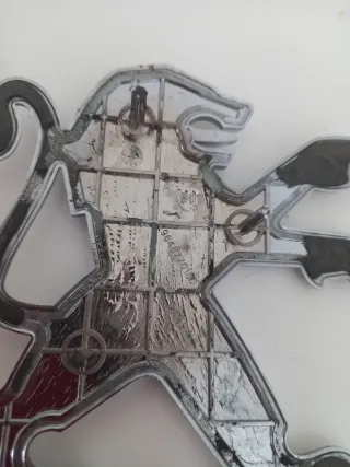 Logo Peugeot León Cromado