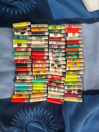 Set di 80 accendini Clipper molto vari