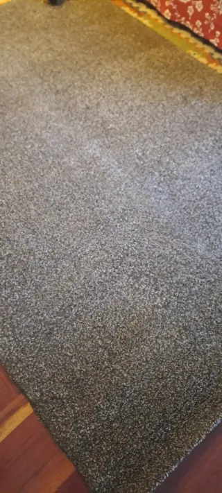 Alfombra gruesa marrón