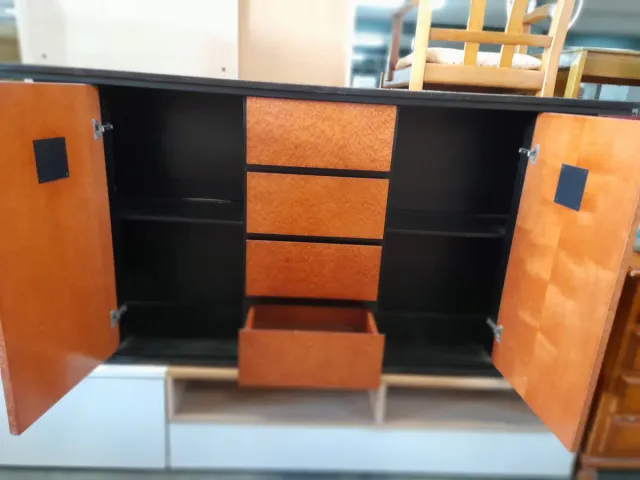 Aparador madera marrón y negro