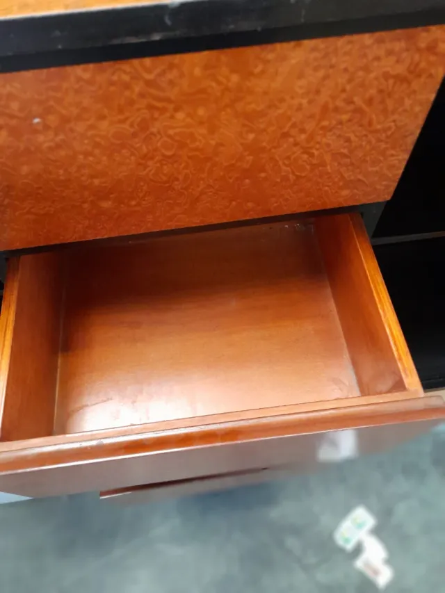 Aparador madera marrón y negro