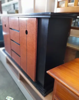 Aparador madera marrón y negro