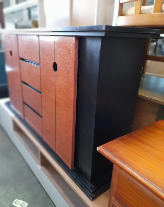 Aparador madera marrón y negro