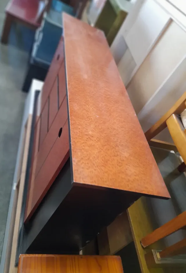 Aparador madera marrón y negro