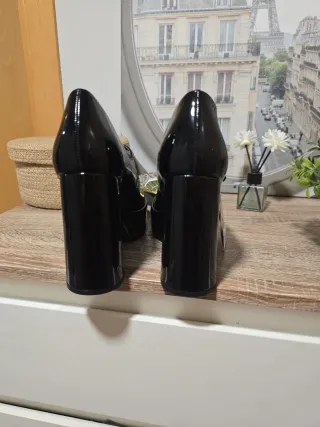 Zapatos negros plataforma brillo