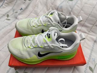 Nike Vomero 18 Verde y Blanco