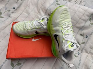 Nike Vomero 18 Verde y Blanco