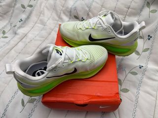 Nike Vomero 18 Verde y Blanco