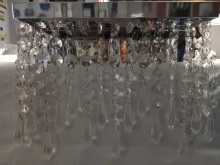 Lampada da parete in metallo con cristalli