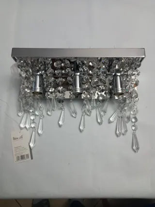 Lampada da parete in metallo con cristalli