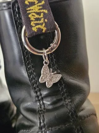 Coppia di ciondoli farfalle con strass per scarpe