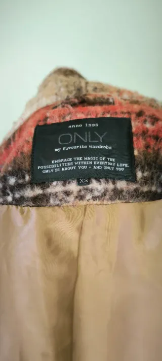 Abrigo cuadros ONLY Talla XS oversize