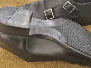 Zapatos de vestir negros con hebillas