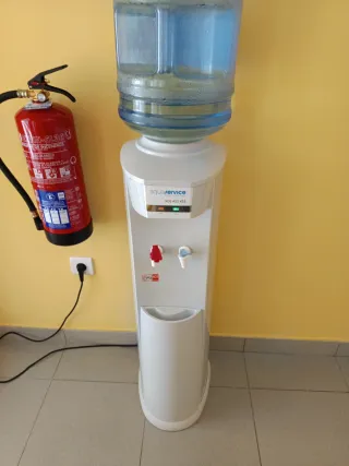 Dispensador de agua  NO INCLUIDO GARRAFA DE AGUA