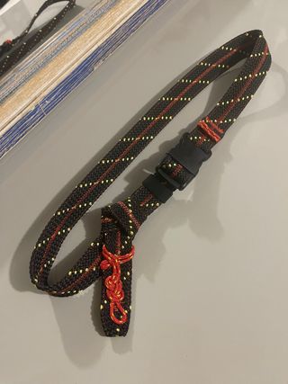 Cinturón de escalada con nudo y hebilla