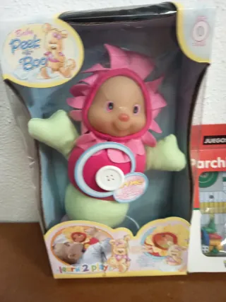 Muñeco Peek-a-Boo y Parchís Magnético