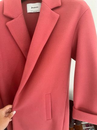 Abrigo rosa oversize Stradivarius