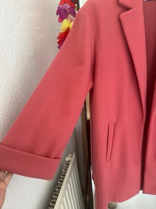 Abrigo rosa oversize Stradivarius