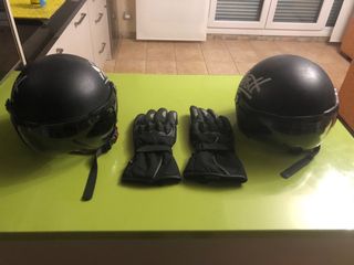 2 Cascos Moto y Guantes