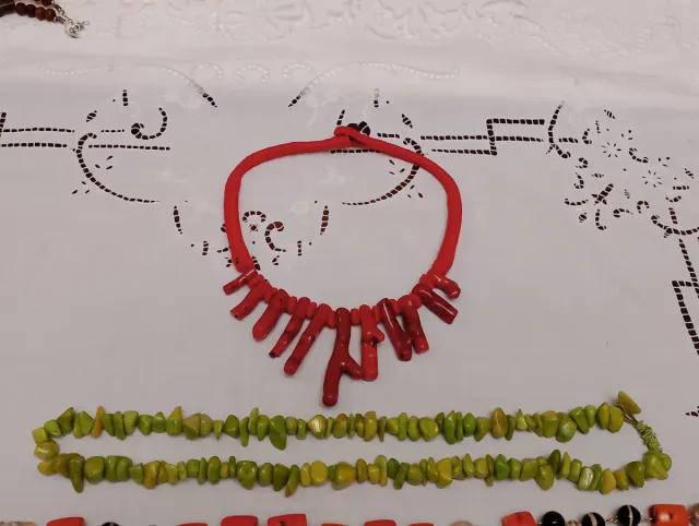 Collane pietre dure verdi e rosse