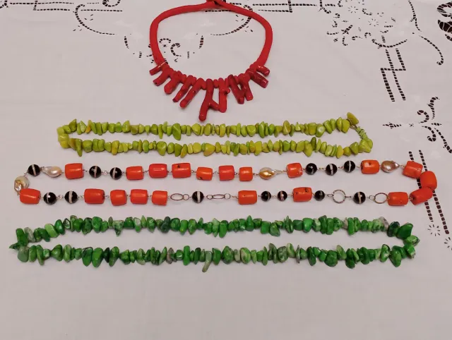Collane pietre dure verdi e rosse