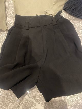 Lote de ropa: top y falda y gorro