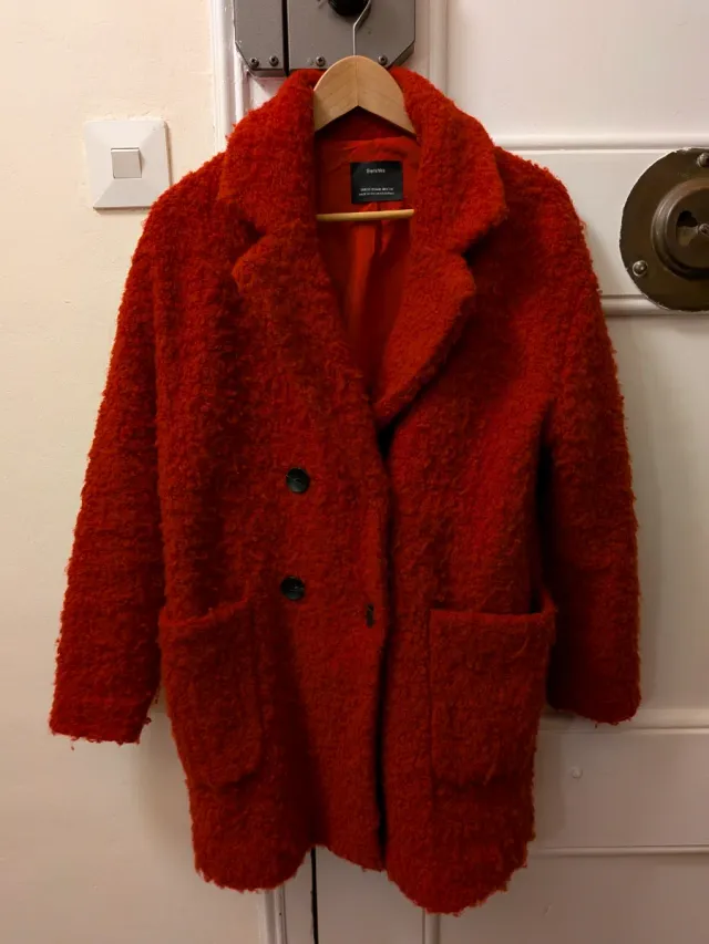 Abrigo Bershka Rojo Talla M