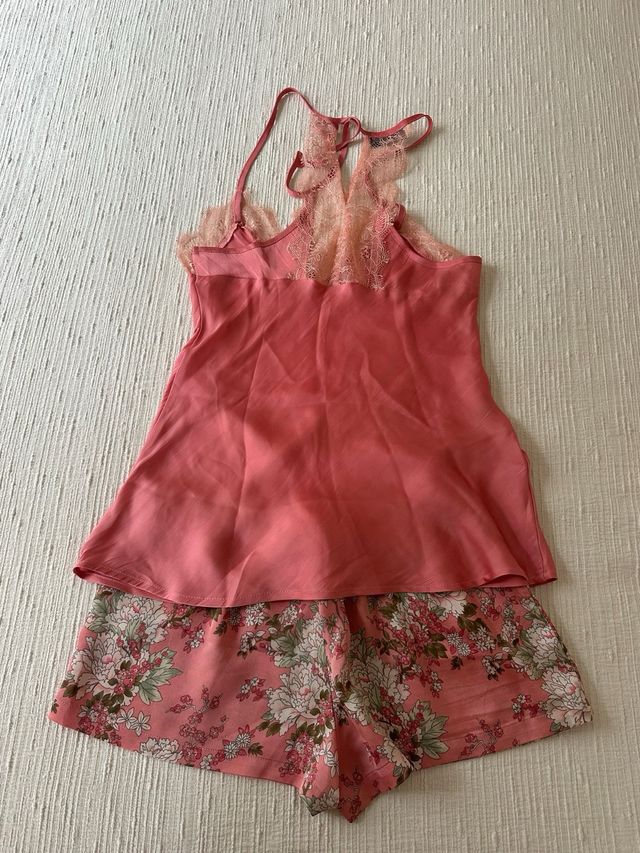 Pijama corto Etam floral y encaje