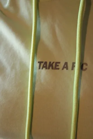 Felpa corta verde fluo con scritte