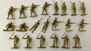 Lotto di 21 soldatini vintage