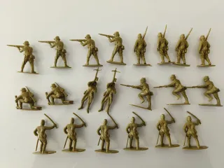 Lotto di 21 soldatini vintage