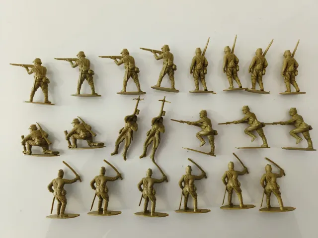 Lotto di 21 soldatini vintage