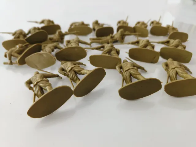 Lotto di 21 soldatini vintage