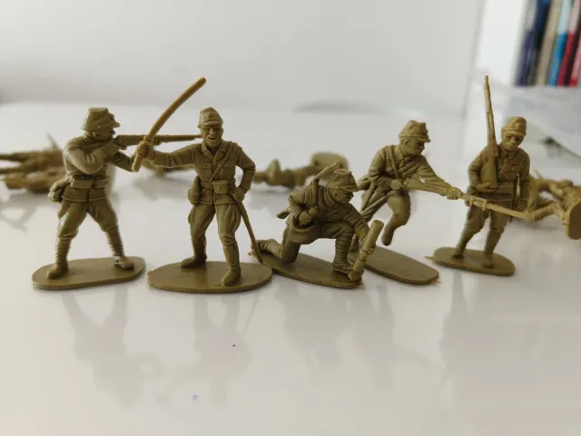 Lotto di 21 soldatini vintage