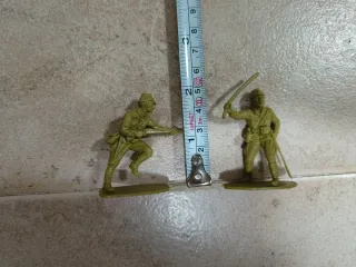 Lotto di 21 soldatini vintage