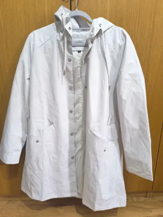 Chaqueta cortavientos blanca