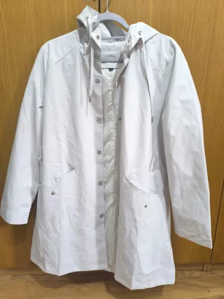 Chaqueta cortavientos blanca