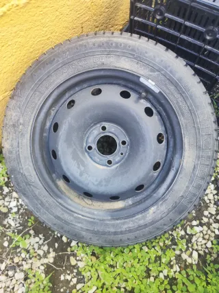 Rueda de coche de repuesto