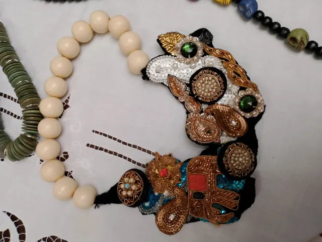 Collane lunghe multicolor e arancioni