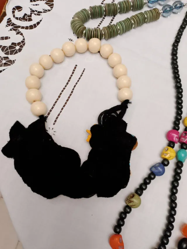 Collane lunghe multicolor e arancioni