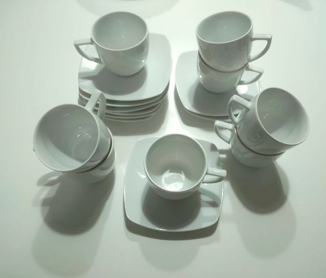Juego de tazas y platos Zara Home de porcelana