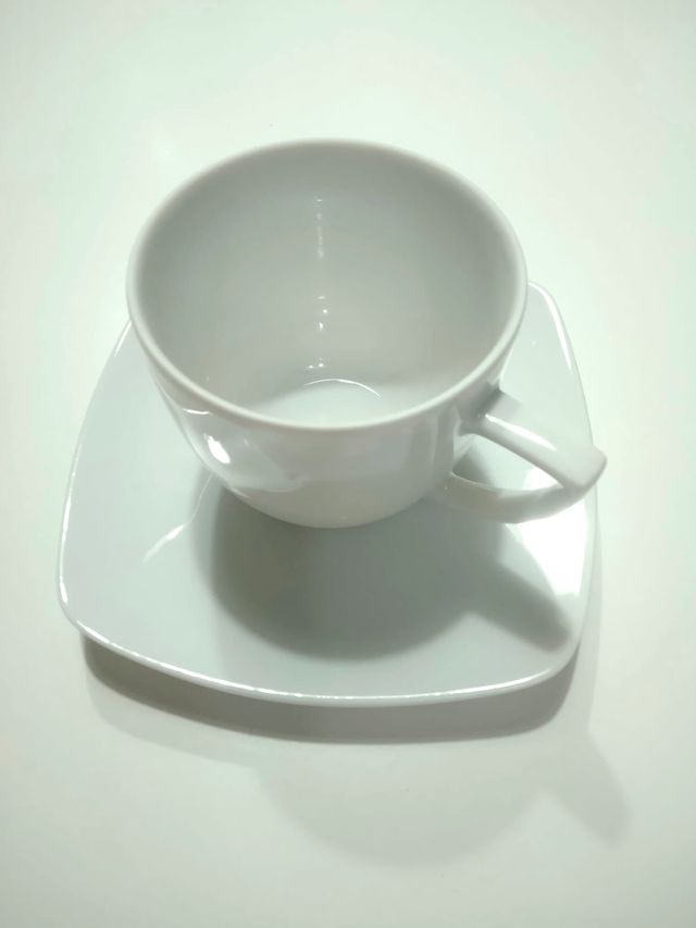 Juego de tazas y platos Zara Home de porcelana