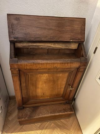 Vendo mueble pequeño francés antiguo. 1 puerta.