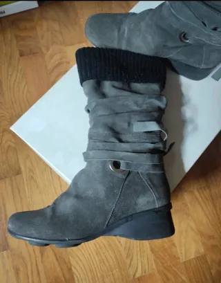 Stivali grigi con risvolto in maglia