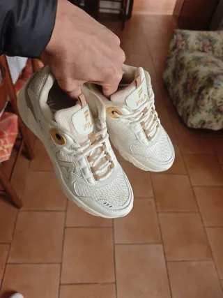 Sneakers Fila bianche e oro taglia 38