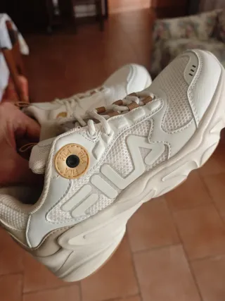 Sneakers Fila bianche e oro taglia 38
