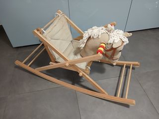Cavalluccio a dondolo in legno con seduta
